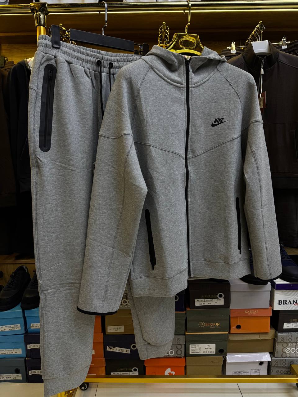 Nike Dvoyka 4